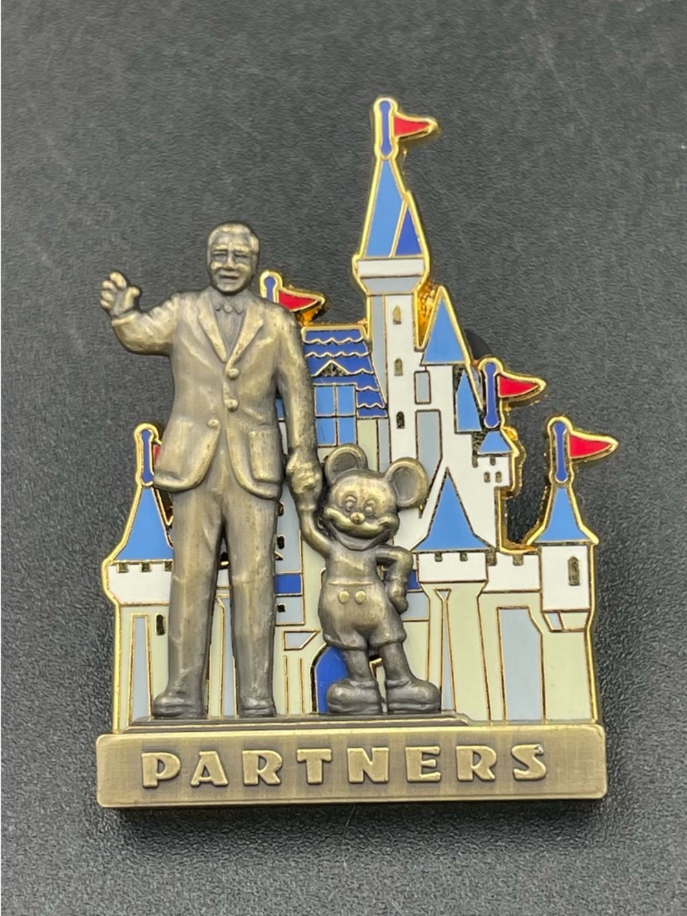 2008 Disney Pin Trading Partners Statue Walt & Mickey Mouse Cinderella's Castle